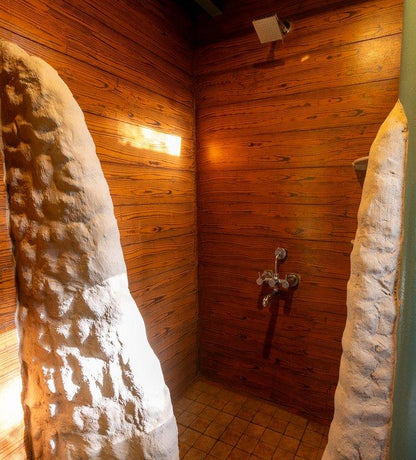 Firefly Treehouse Stay: A Quiet Escape in Nature For Two