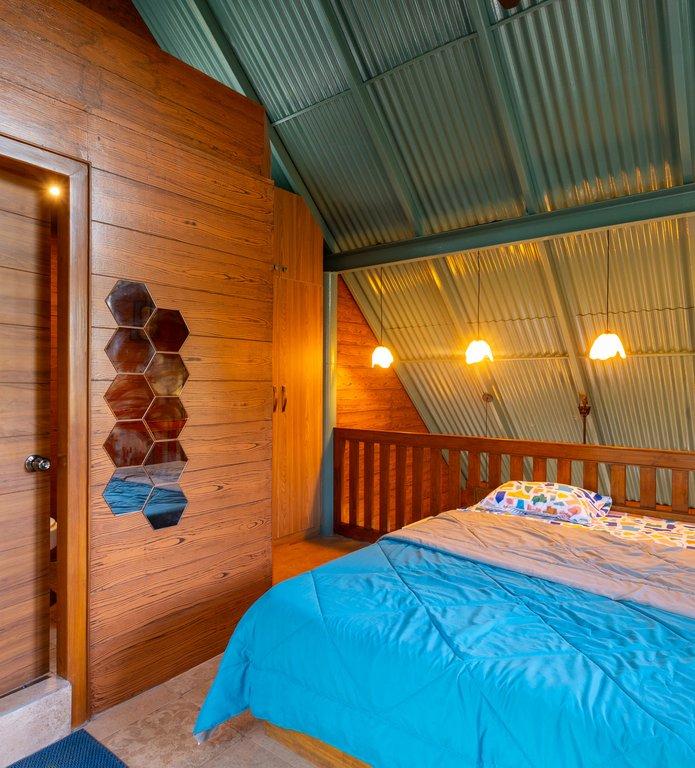 Firefly Treehouse Stay: A Quiet Escape in Nature For Two