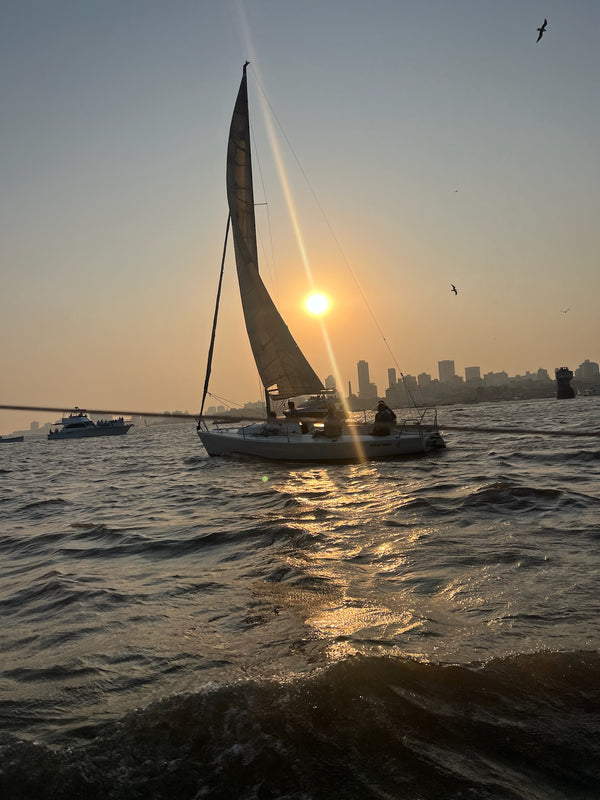 Celebration Sails: A Personalized Yacht Experience for 4